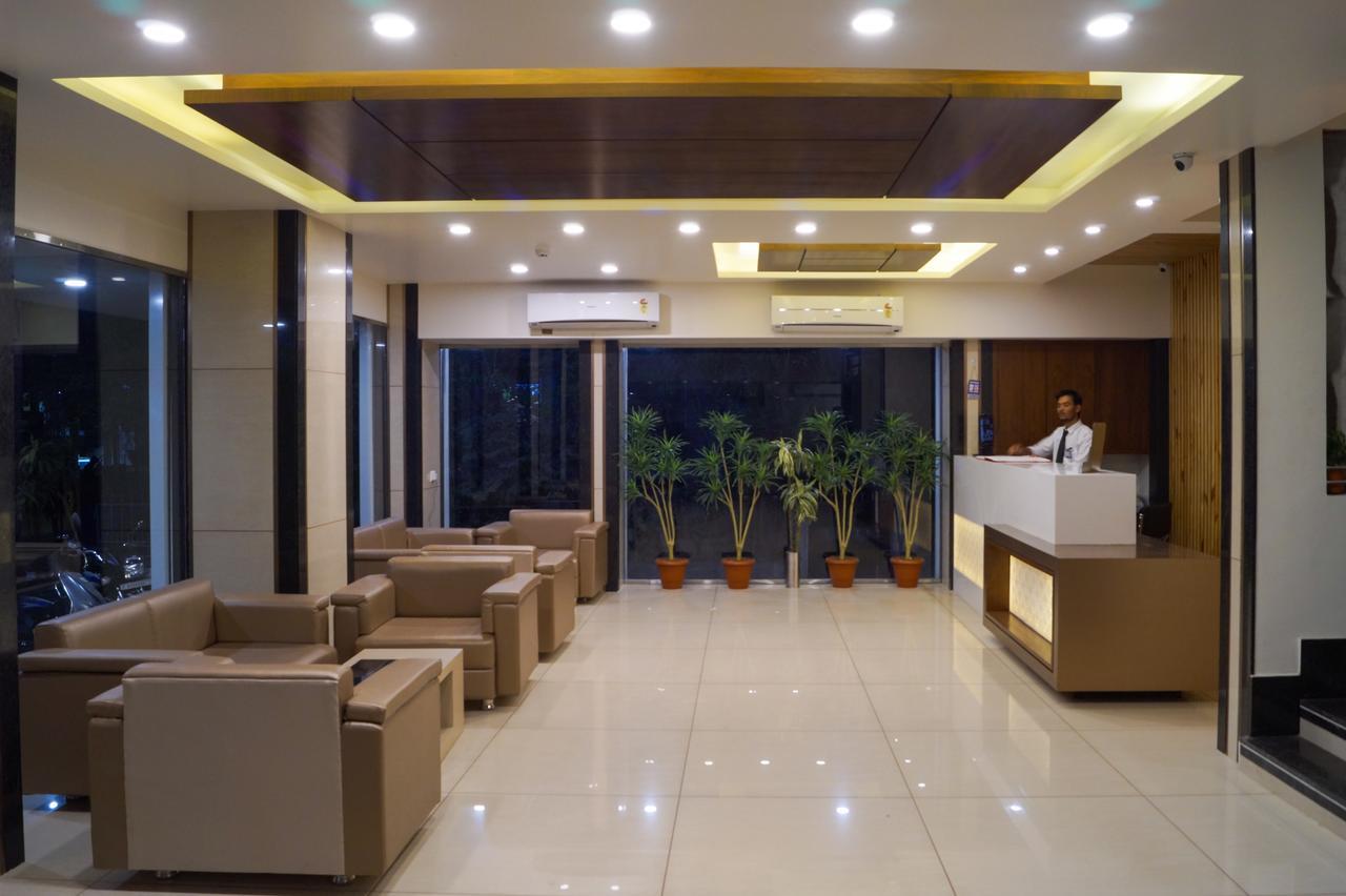 Hotel Midtown Vadodara Exterior foto