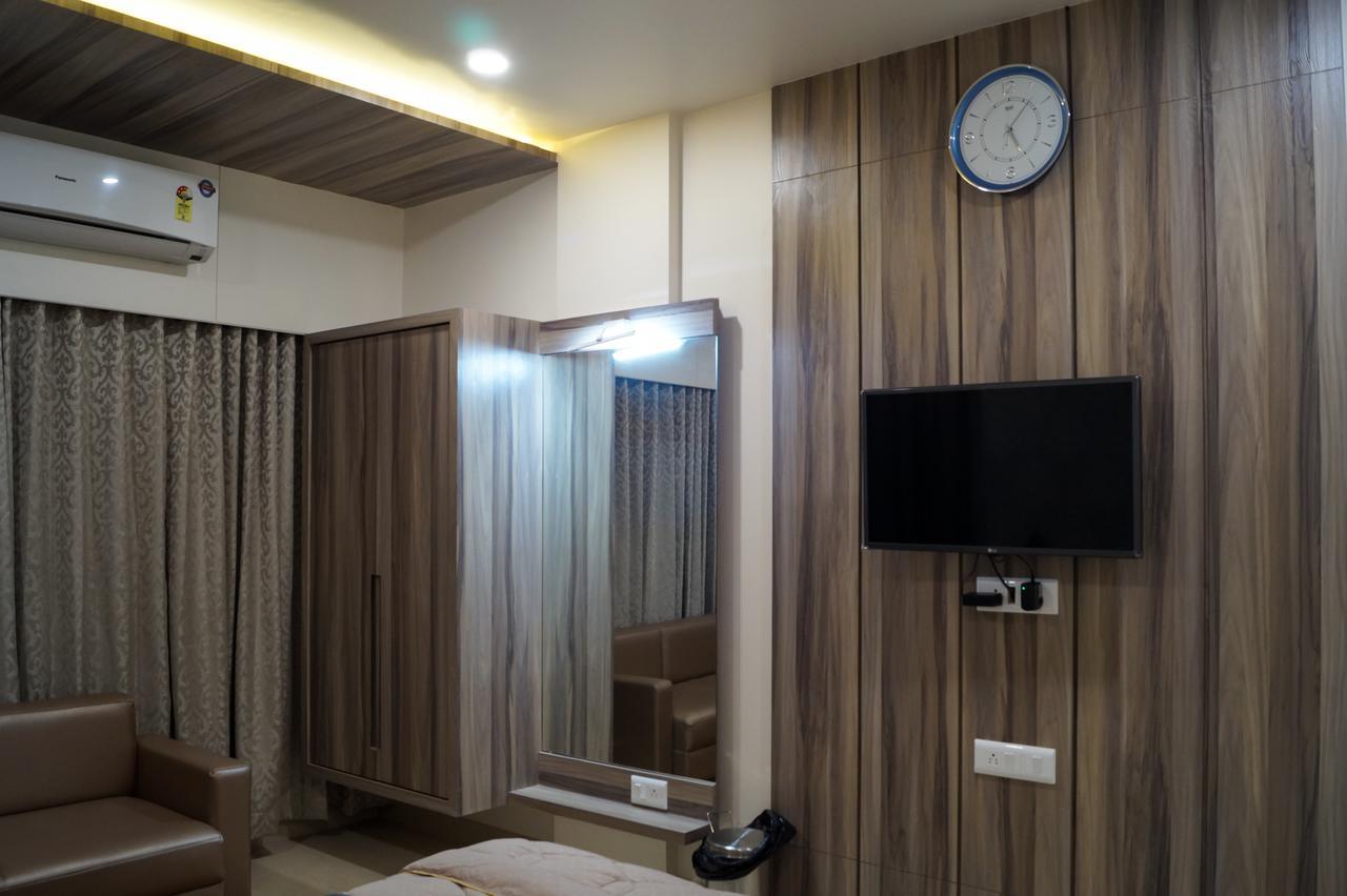 Hotel Midtown Vadodara Exterior foto