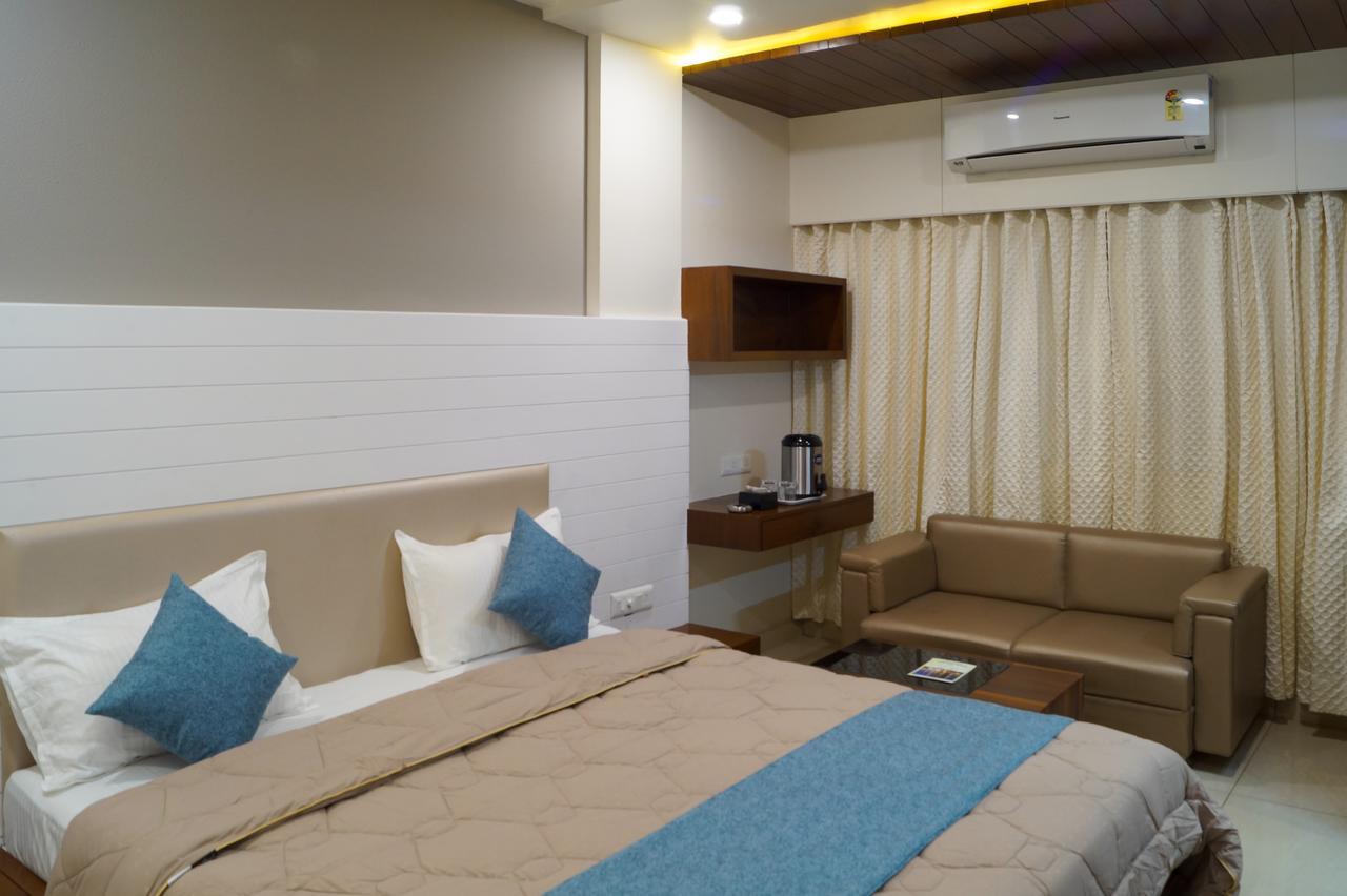 Hotel Midtown Vadodara Exterior foto