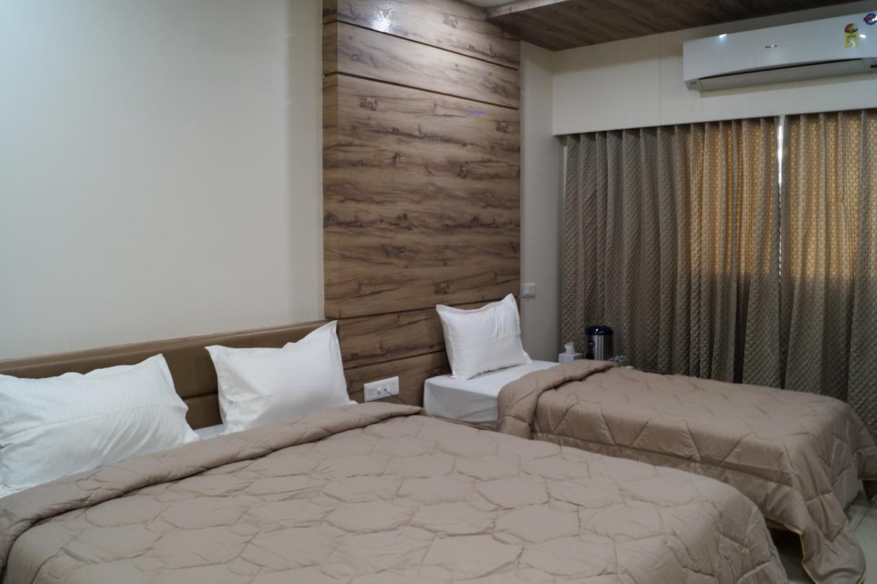 Hotel Midtown Vadodara Exterior foto